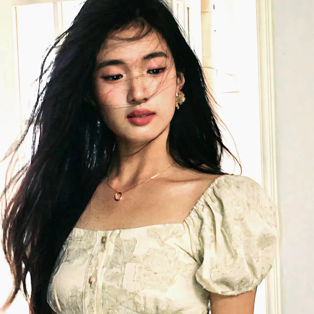 她的微笑像颗糖